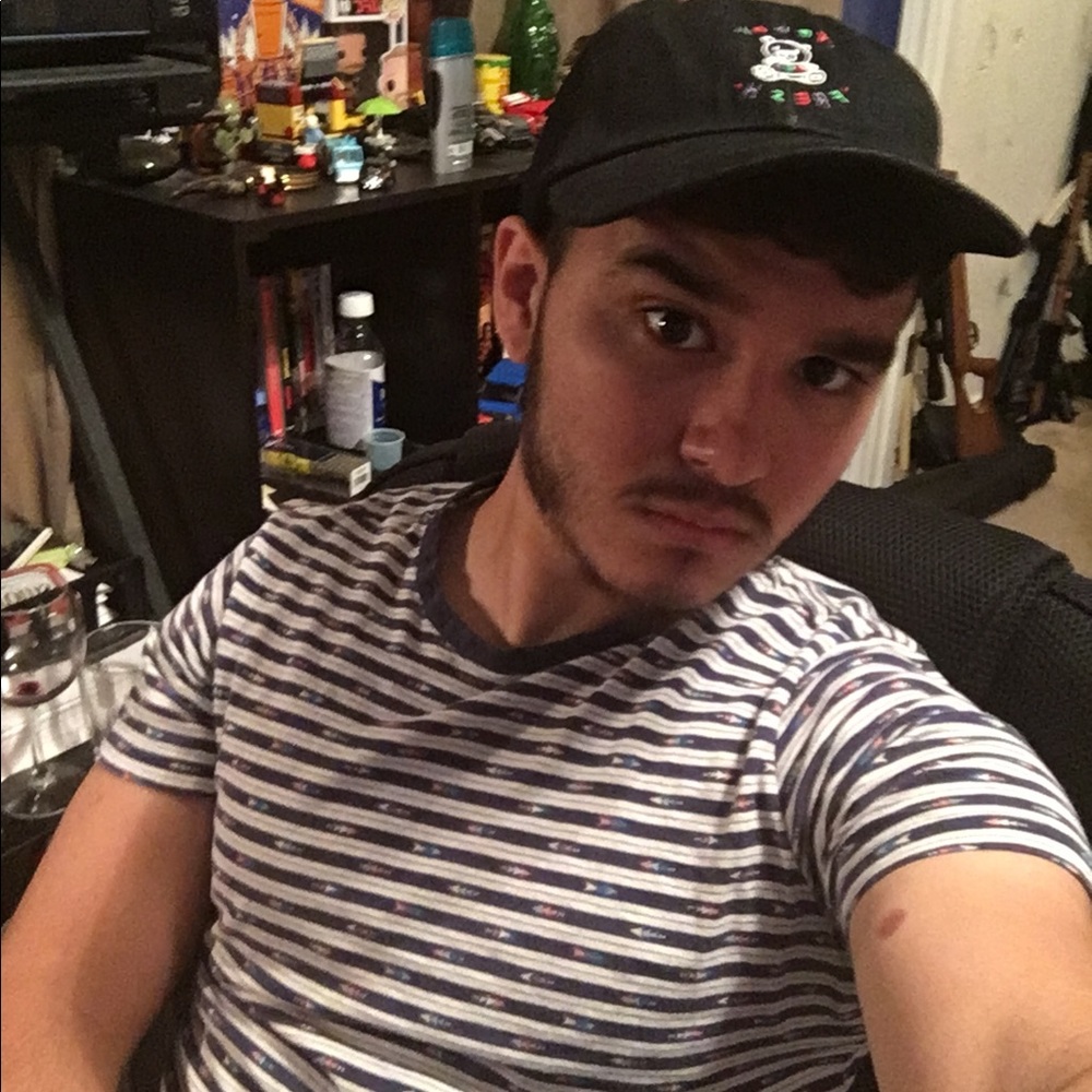 Meet your Posher, Esai